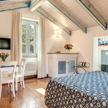 Paradise - 9 Bedrooms *