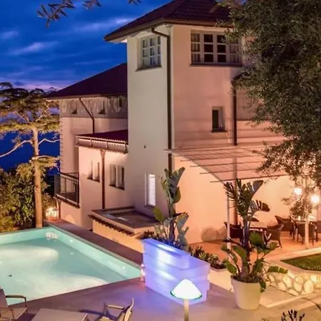 Paradise - 9 Bedrooms * Sorrento